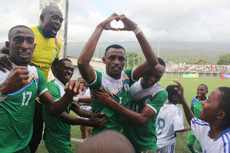 Football : Championnat d'Afrique des Nations A (2-1), les Cœlacanthes-bis continuent de rêver